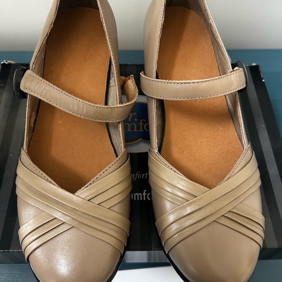 Dr. Comfort Cindee Tan Mary Jane Heels Ladies 8W BOA new in box - Picture 4 of 14